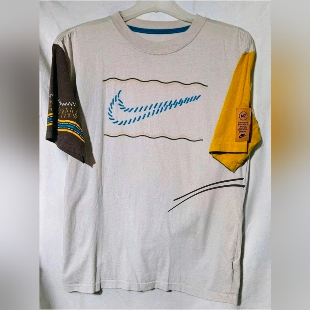 Nike N7 White and Yellow Graphic Women's Tee, Size Xs